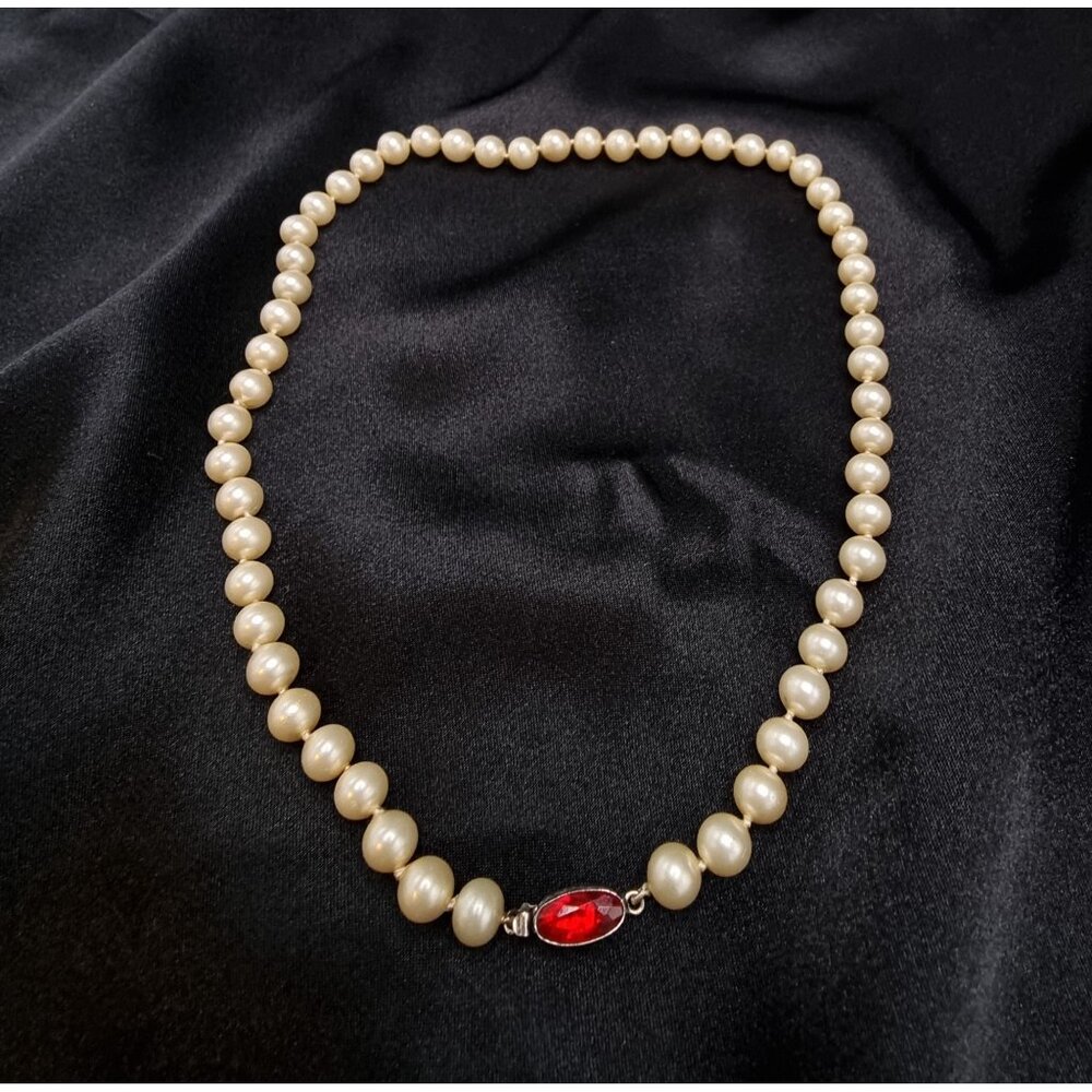 Vintage 1940's-1960's Czechoslovakia Signed Faux Pearl Necklace With Red Gemston - Picture 5 of 6
